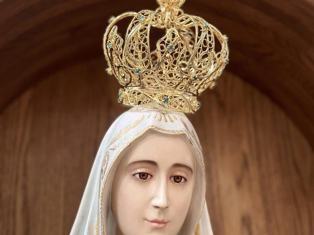 Nieuws uit Fastiv - Een Mariabeeld met kroon