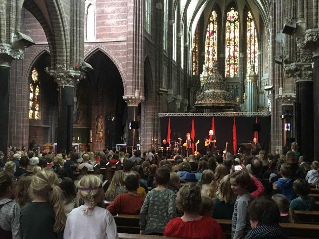 Volle kerk bij concert Elly & Rikkert