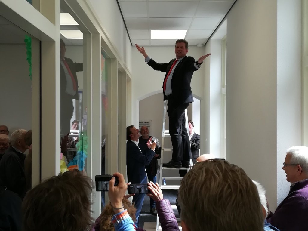 Nieuw kantorengebouw Het Wasdom geopend door wethouder De Heer