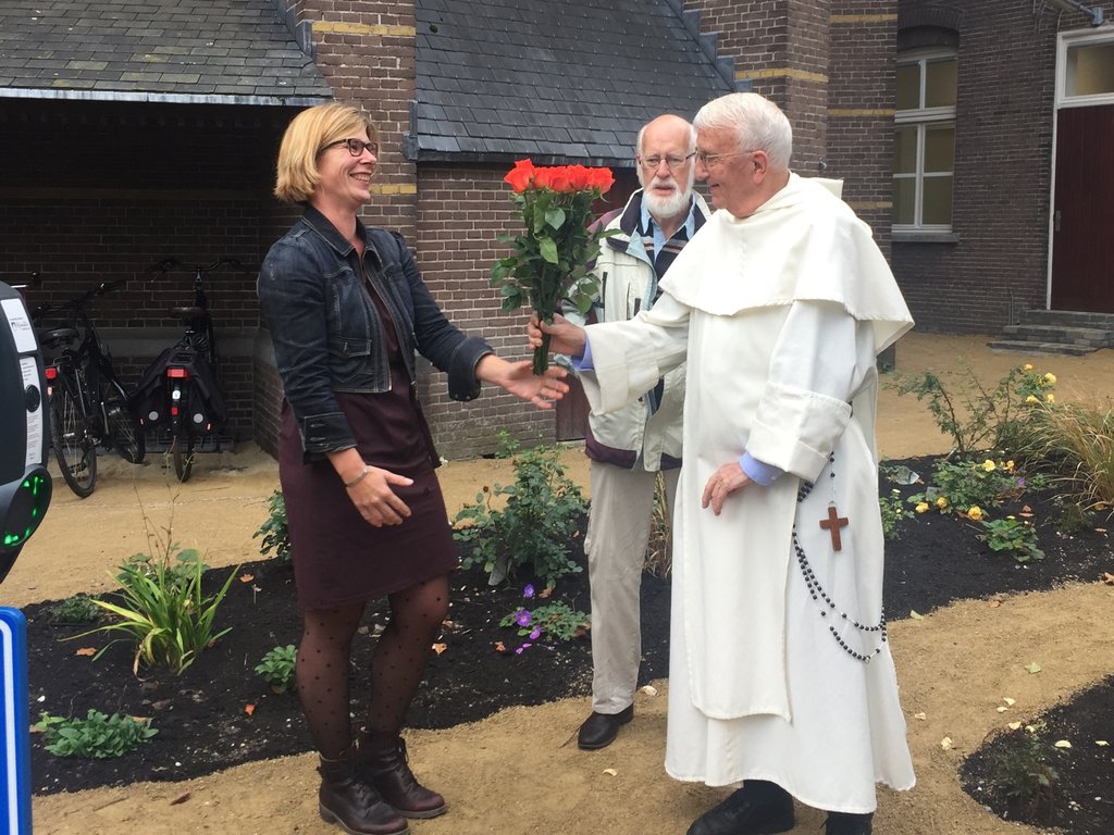 Rozentuin officieel geopend!