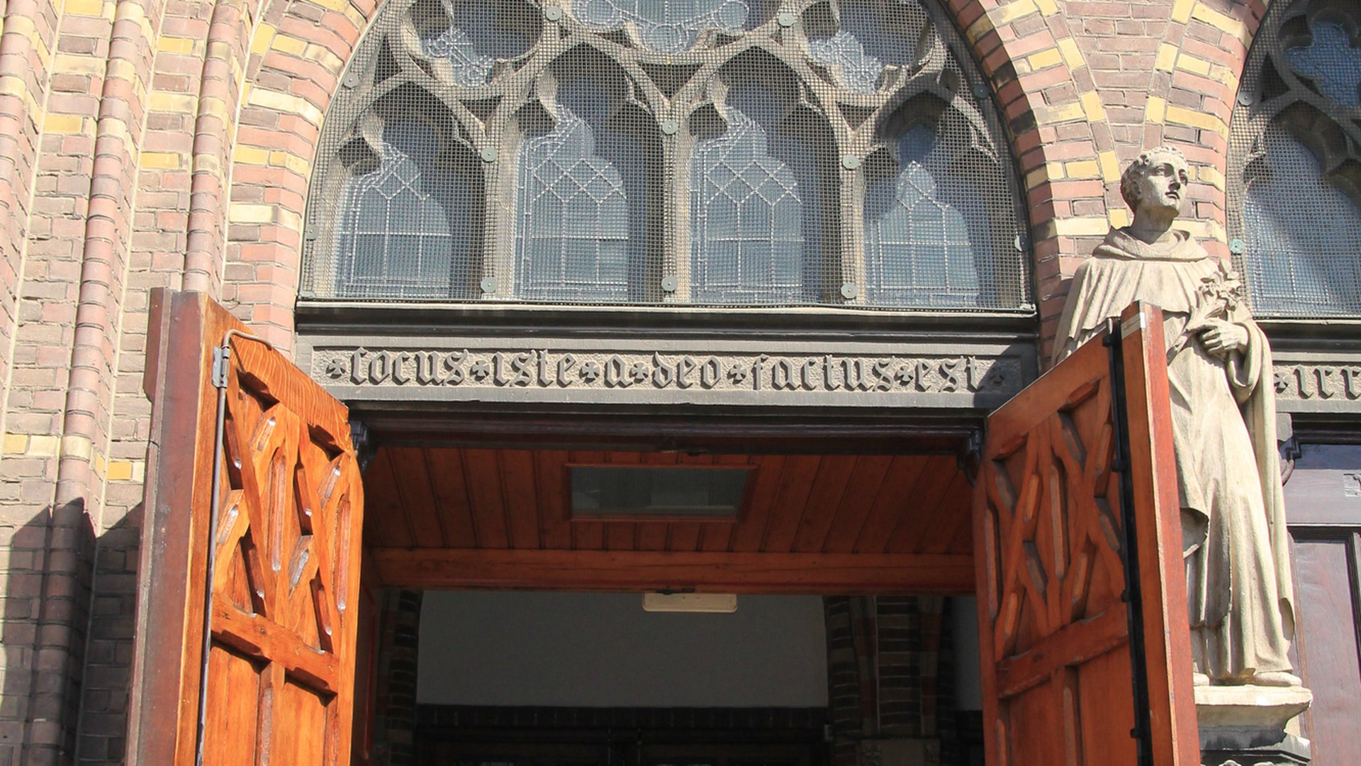 Gewijzigde openingstijden en gebedstijden