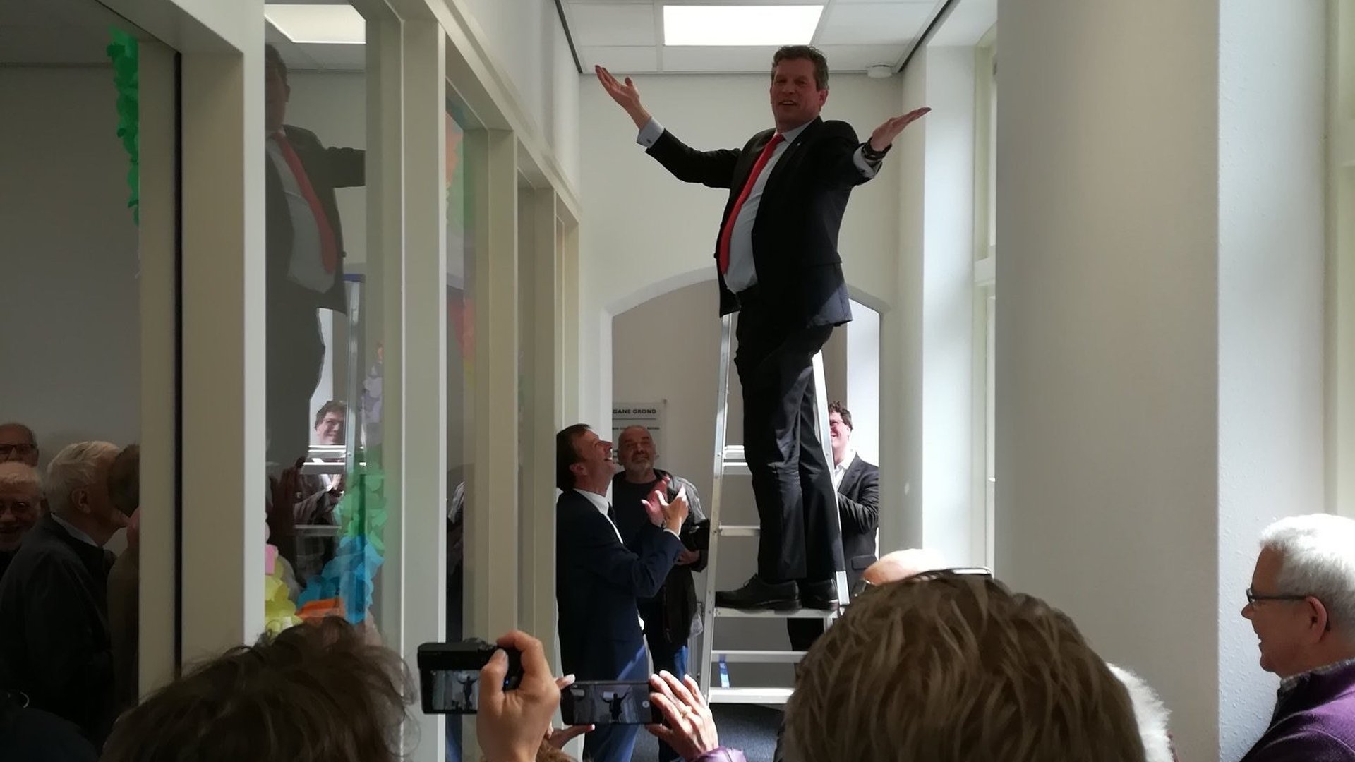 Nieuw kantorengebouw Het Wasdom geopend door wethouder De Heer