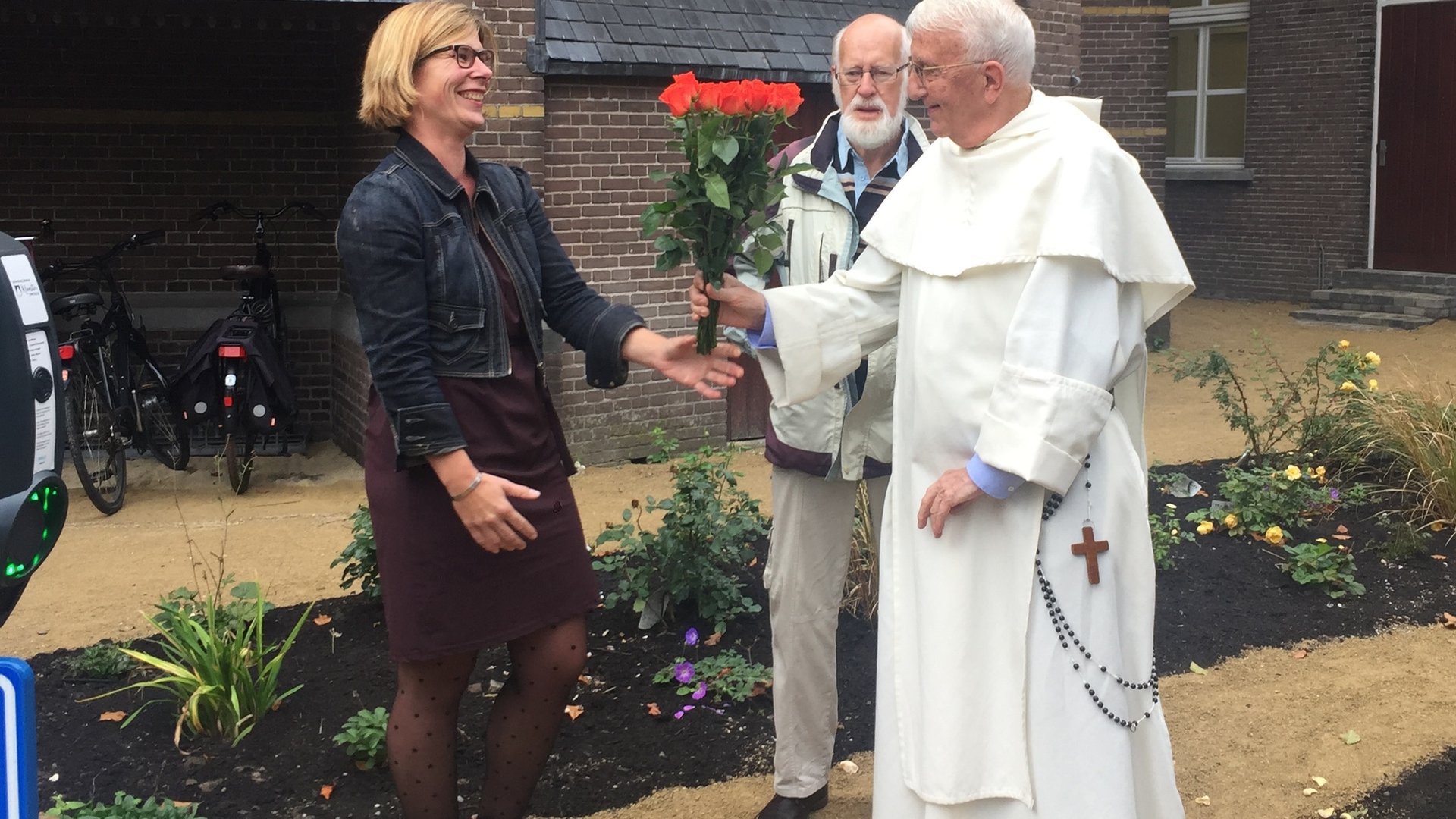 Rozentuin officieel geopend!