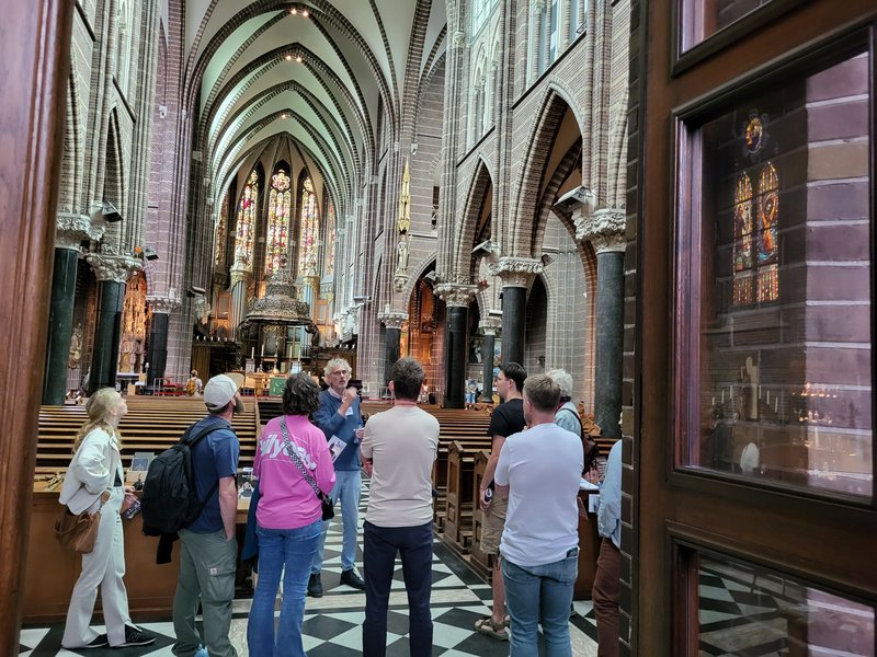 Indrukwekkende opening van expositie en drukbezochte programmaproeverij